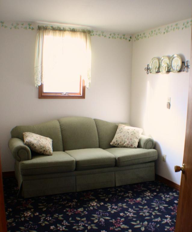 Deluxe Queen Suite,326818876:JPEG