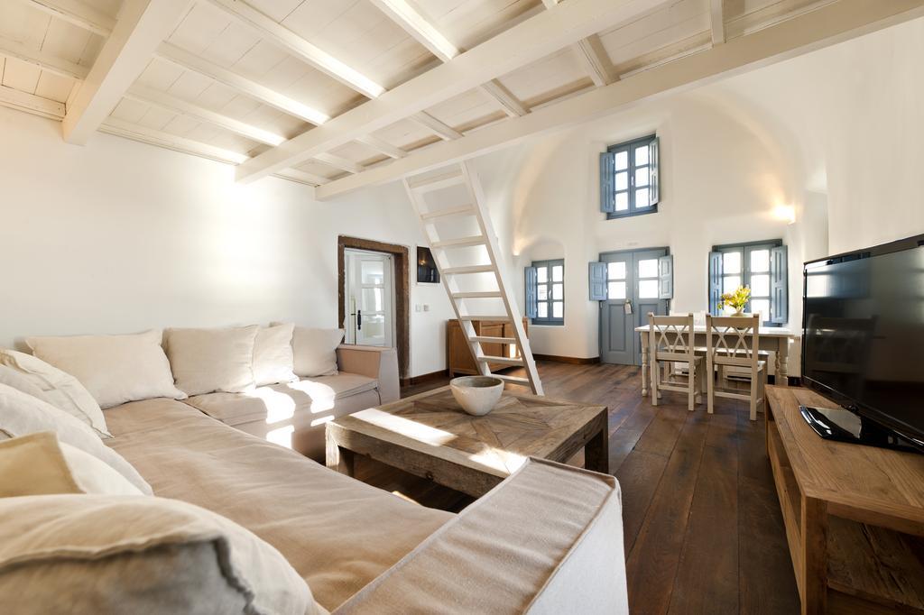 Loft Suite with access to Terrace with Shared Hot tub and Panoramic Caldera View,1629394350:JPEG