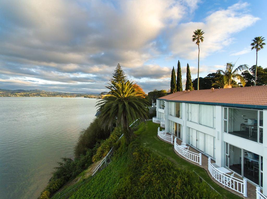 Executive Queen Suite - Water Front