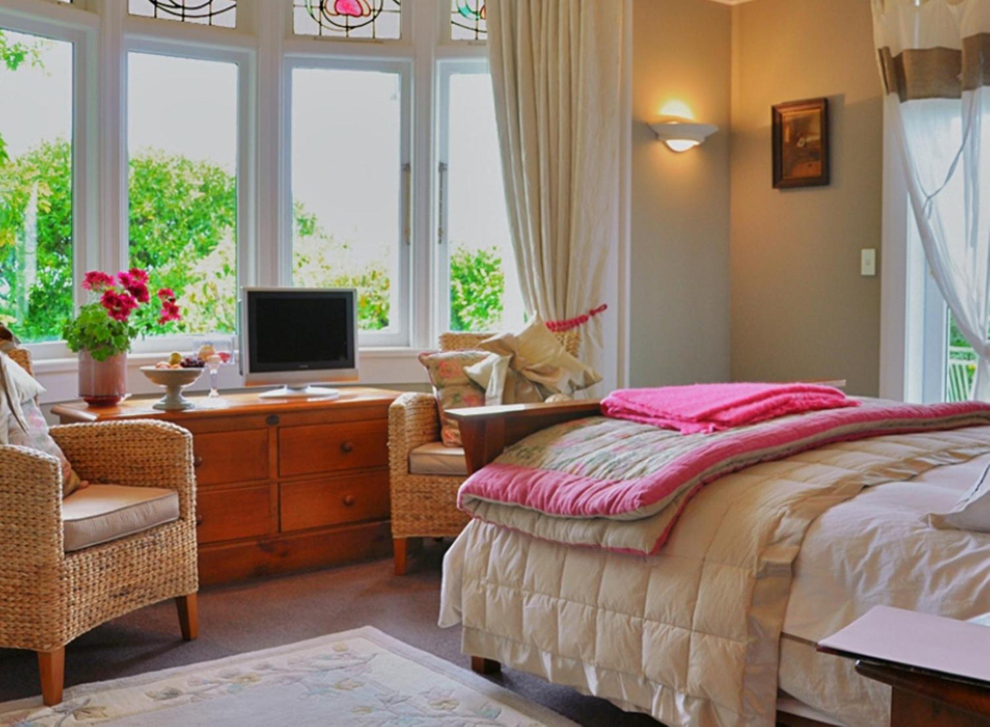 Queen Room Garden View