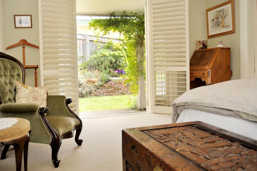 Bowden King Room