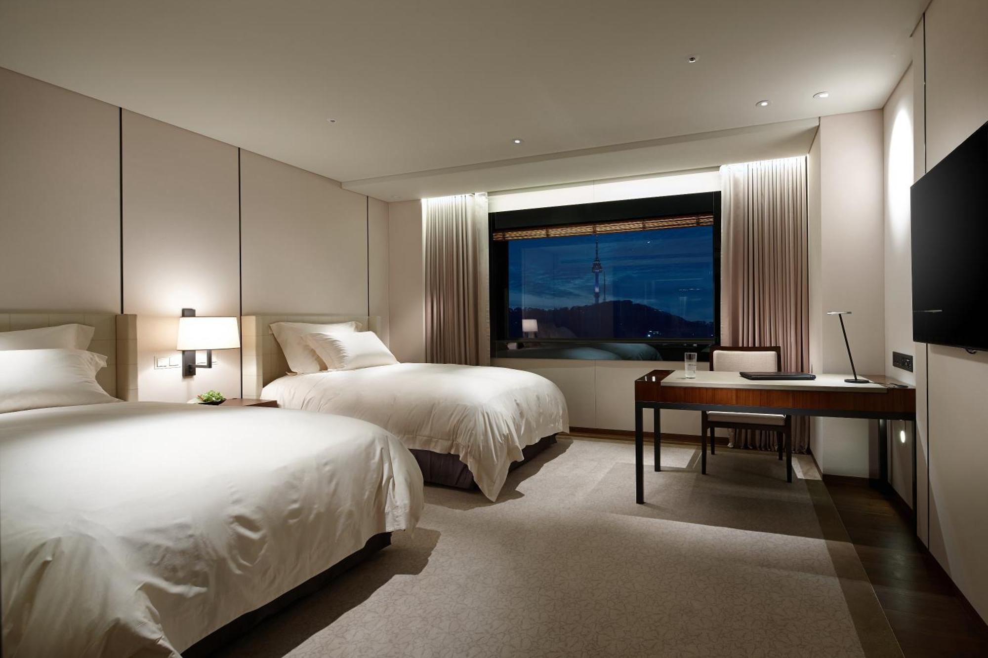 [Halal-freundlich] Deluxe Zweibettzimmer nur mit Zugang zum Innenpool und einem Gebetssatz (wird nach dem Check-in nacheinander aufs Zimmer gebracht)
