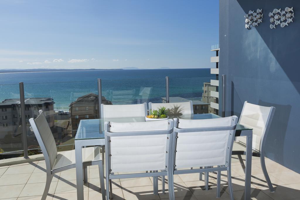 Superior One-Bedroom Apartment Water View