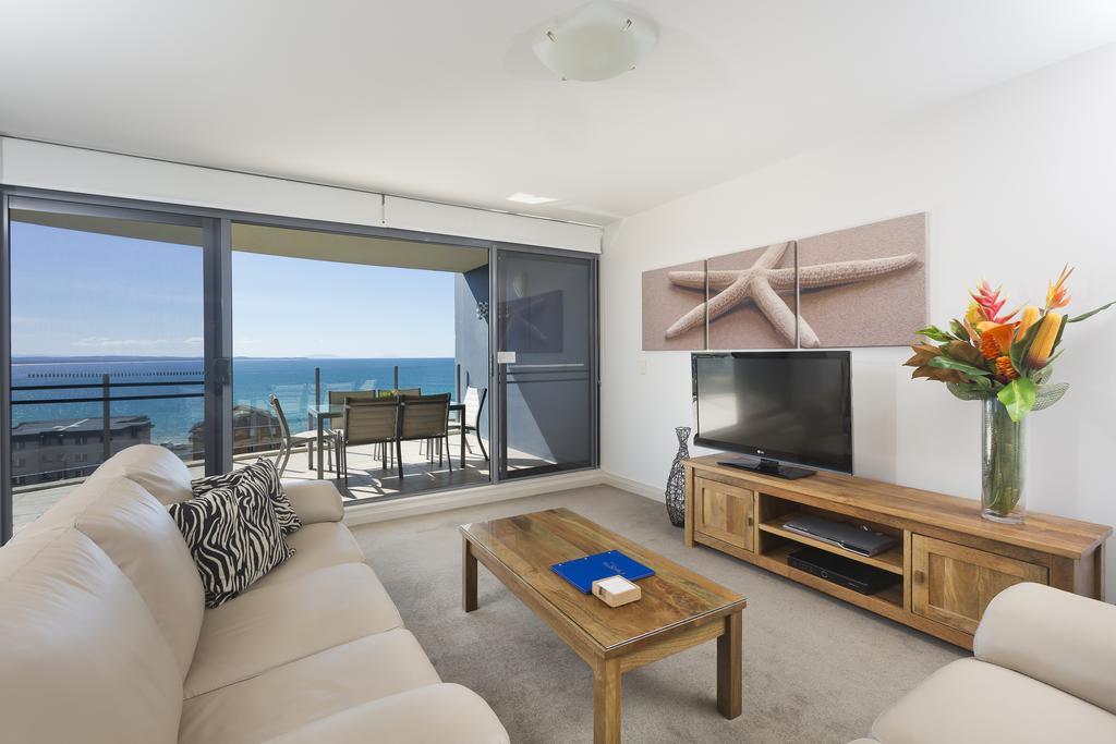 Superior One-Bedroom Apartment Water View