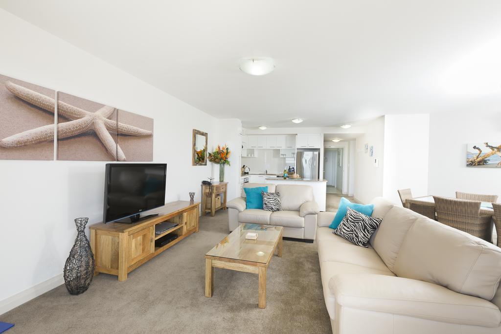 Superior One-Bedroom Apartment Water View