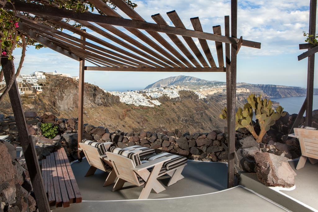 Superior Petra Studio Caldera View