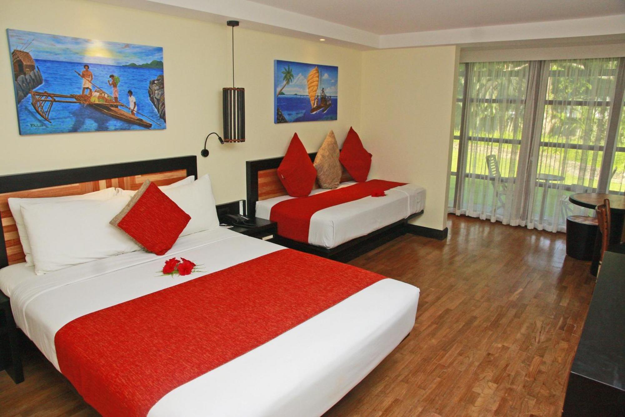 Zimmer mit Queensize-Bett und Gartenblick
