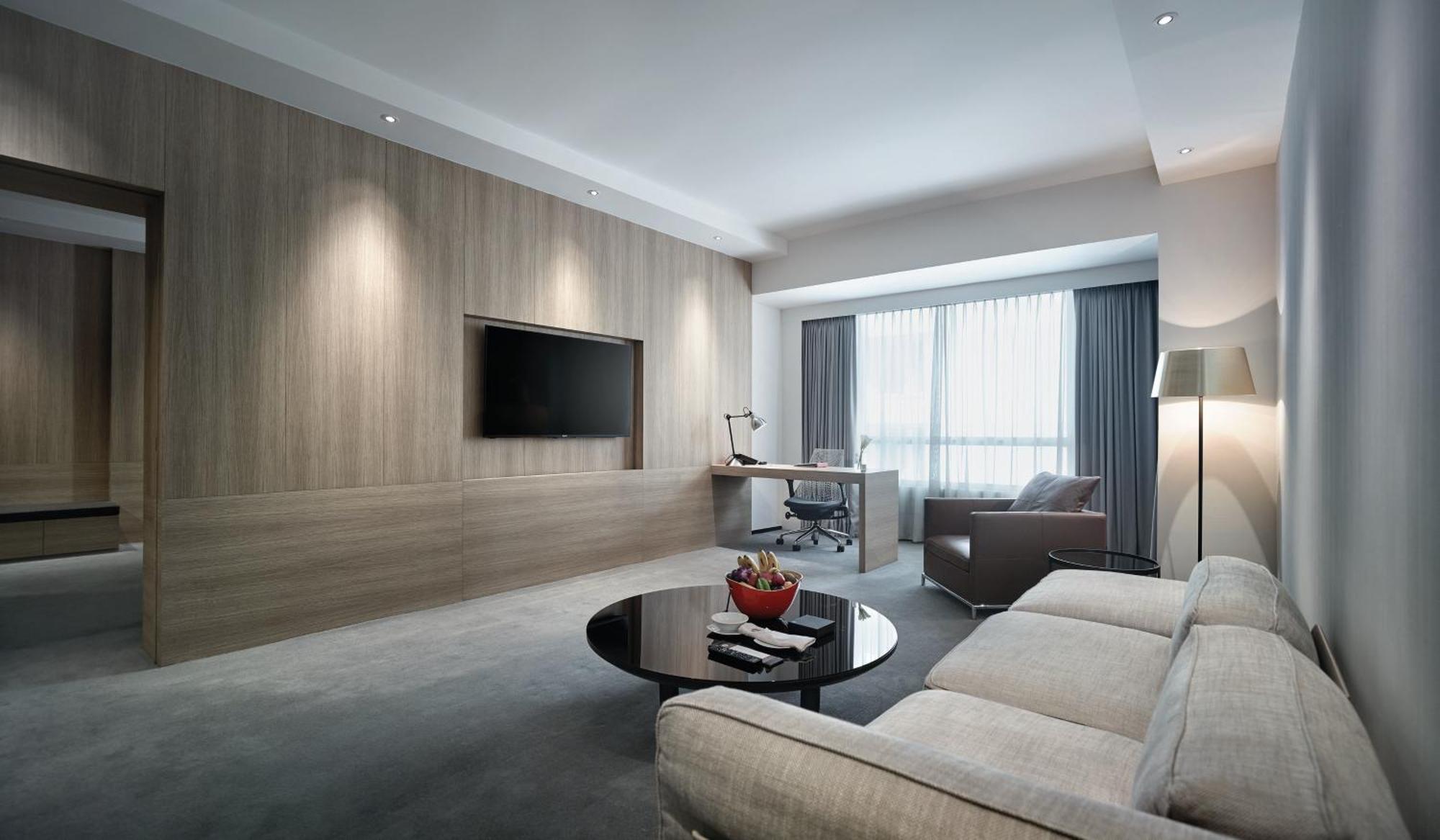 Executive Suite,656477247:JPEG