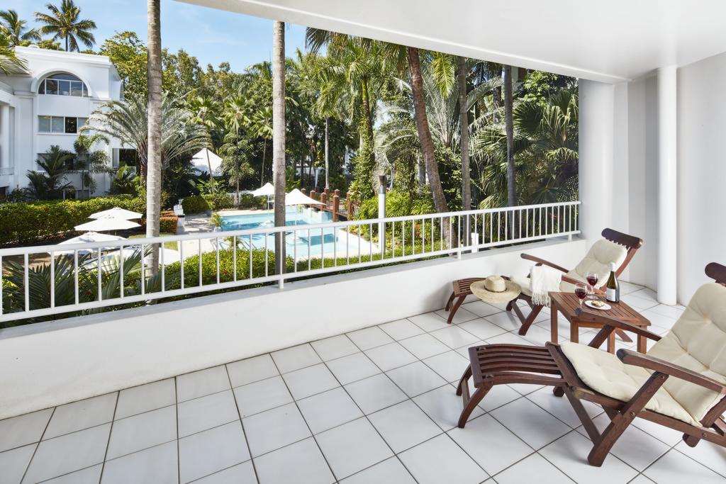 3 Bedroom Pool View Apartment - Free Parking, WiFi and Daily Beach Yoga
