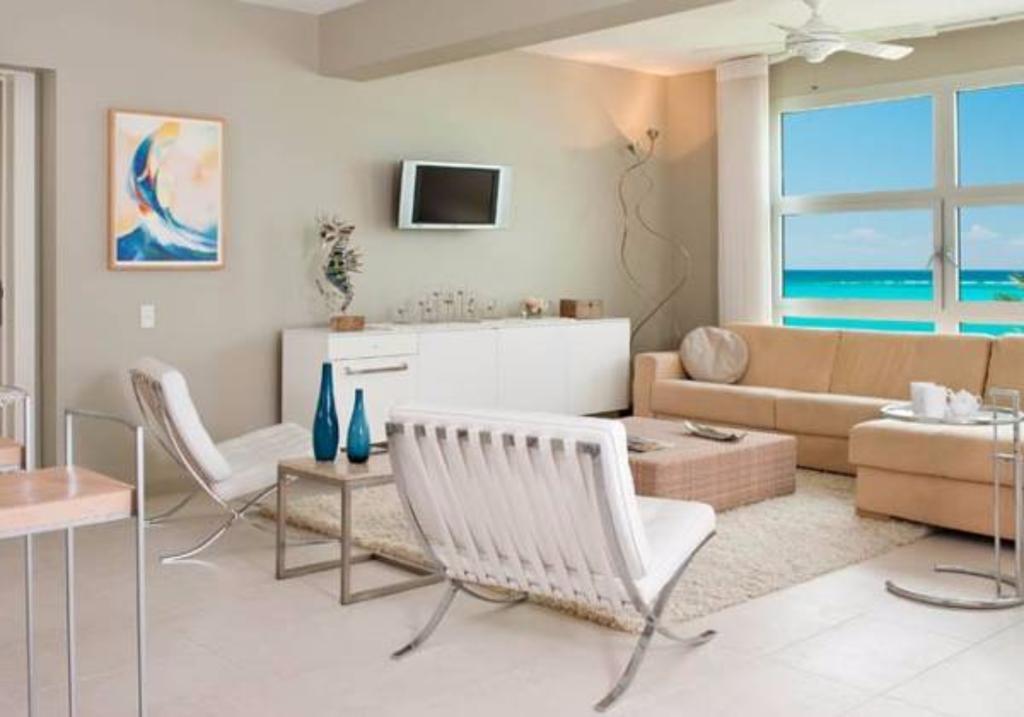 Oceanfront One-Bedroom Suite,389091419:JPEG