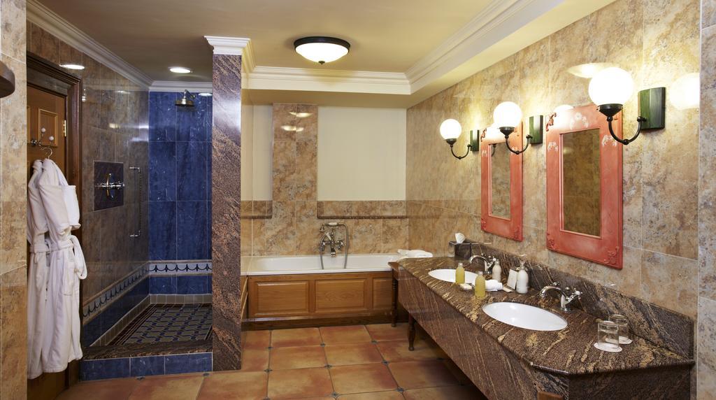 Luxe Room,448636716:JPEG