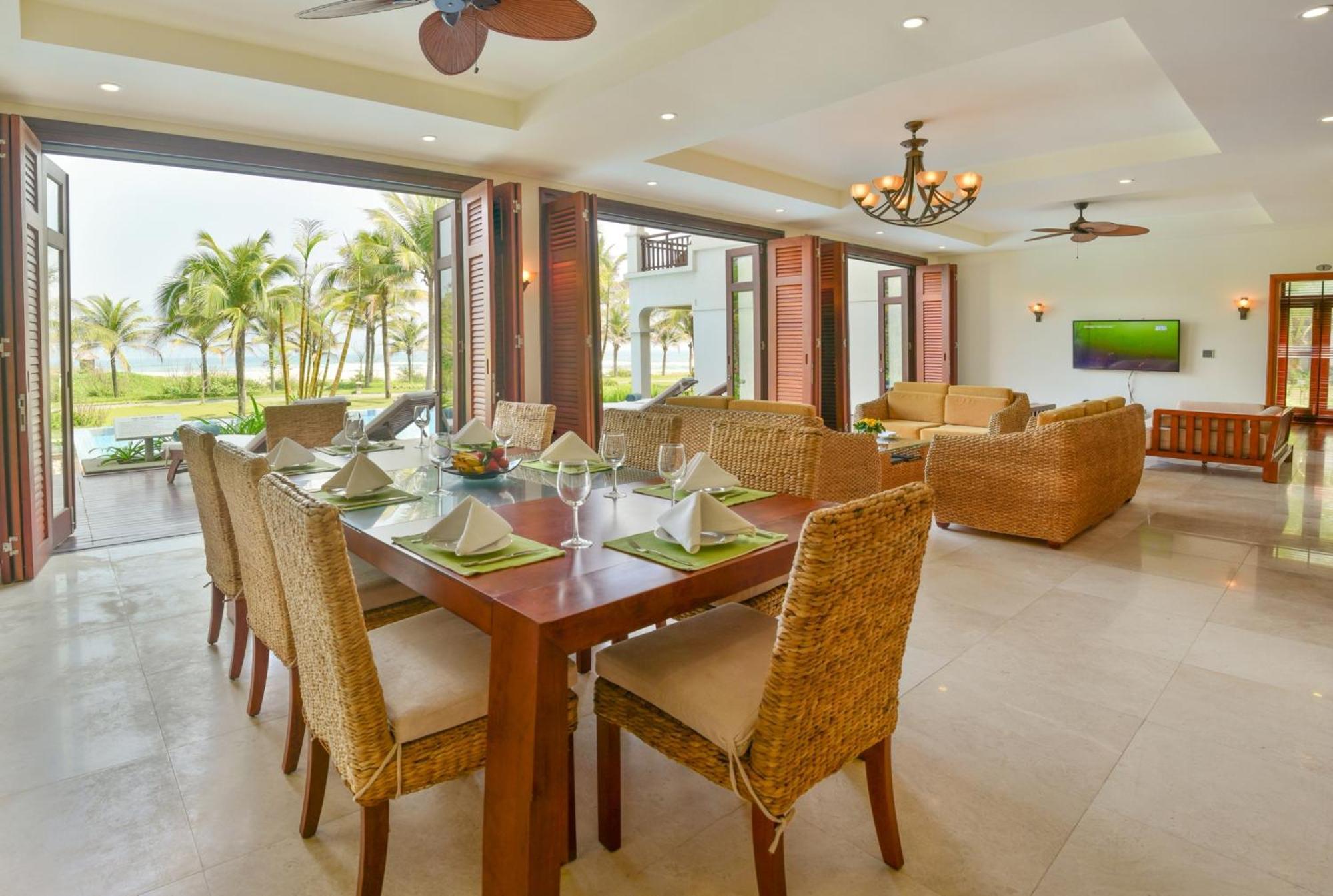 Four-Bedroom Villa with Ocean View - Daily Guest Activities