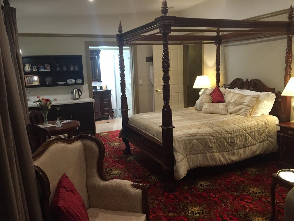 Deluxe Queen Suite