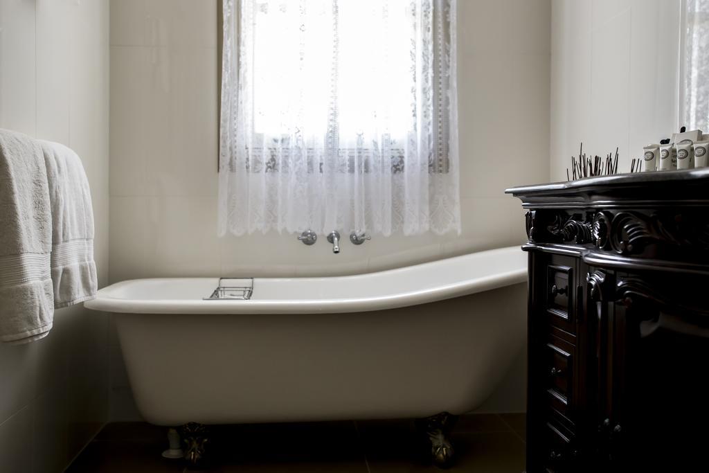 Deluxe Queen Suite