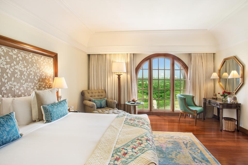 Premier Room Balcony Taj Mahal View Twin