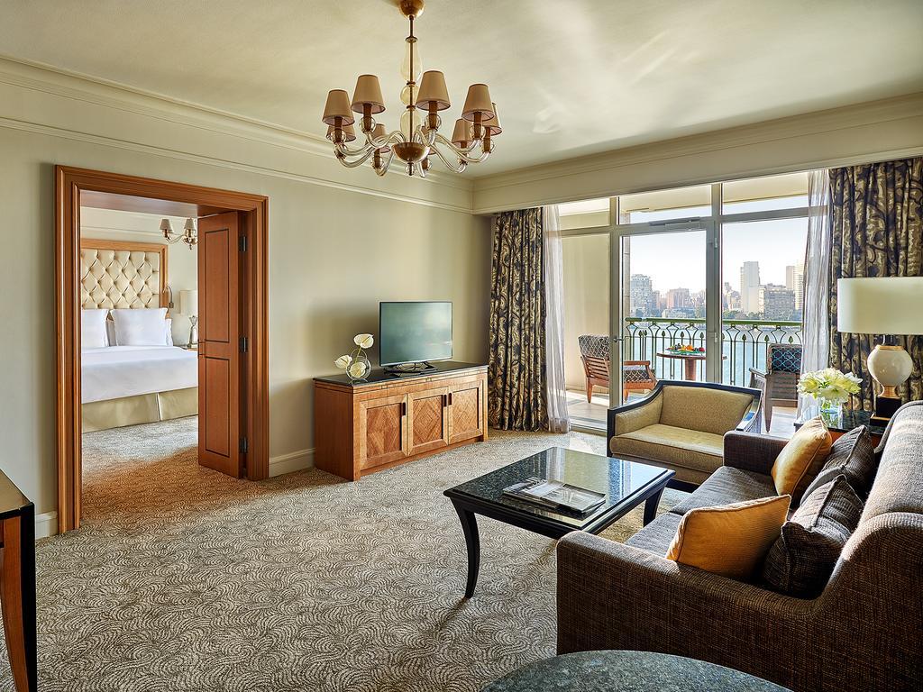 Executive Suite,911917225:JPEG