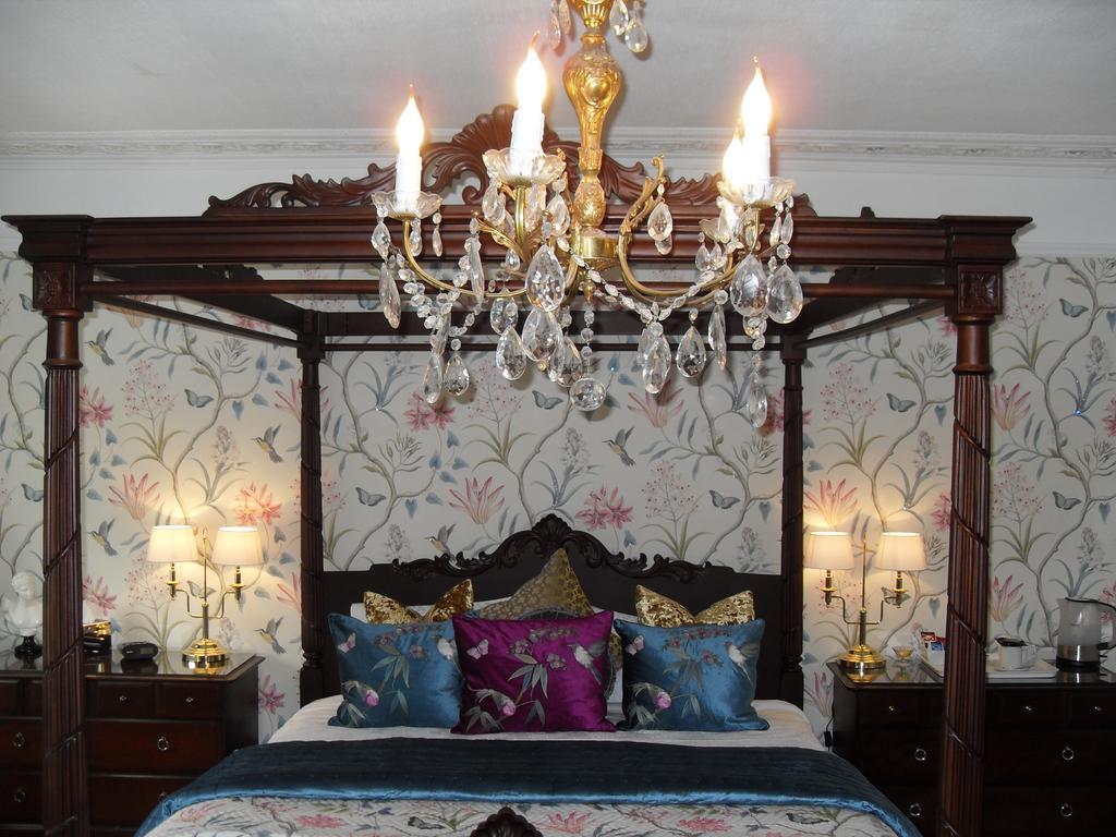 Executive Suite Four Poster Bed