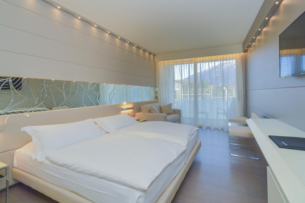 Junior Suite with Lake View,718320376:JPEG