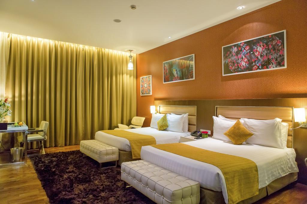 Superior Queen Family Room