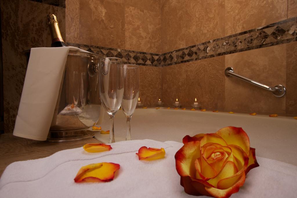 King Suite,1554126445:JPEG