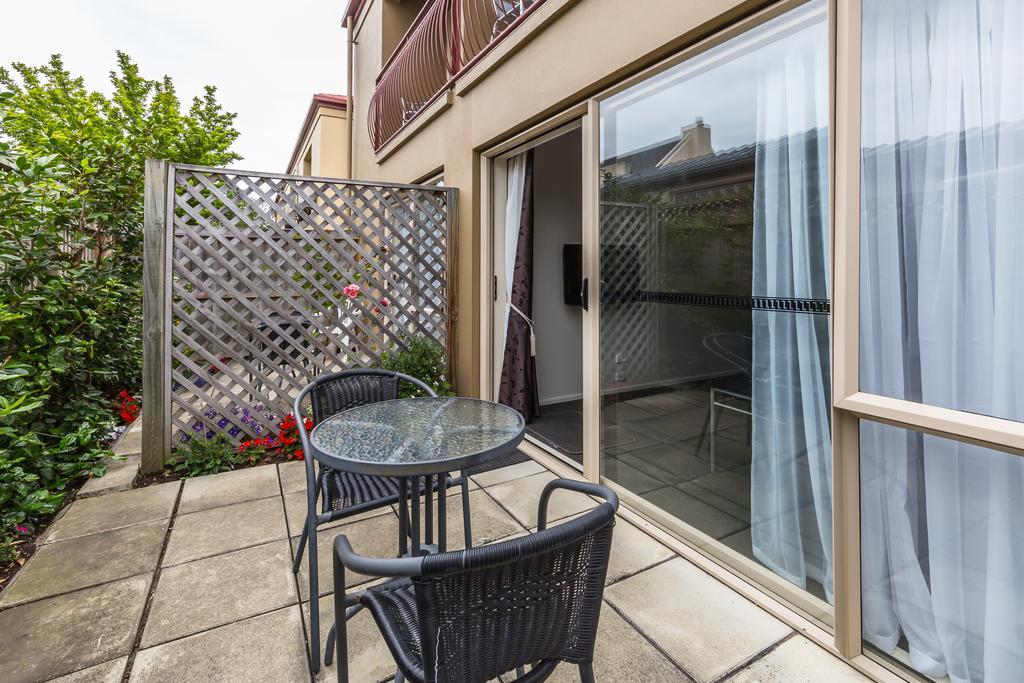 One-Bedroom Apartment,1555333762:JPEG