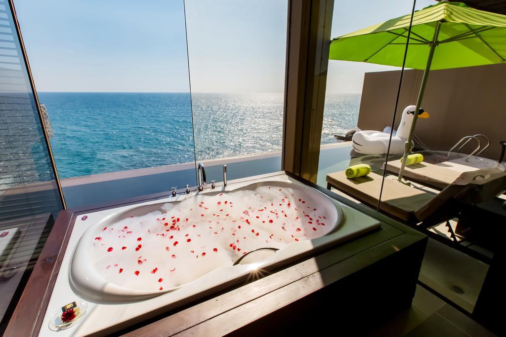 Deluxe Private Pool Suite