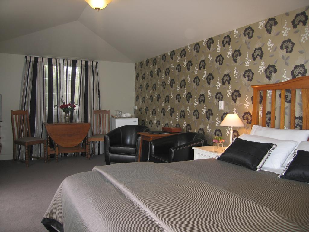 Queen Room with Garden View