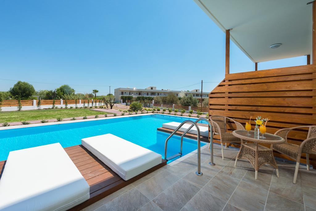 Junior Suite with Private Pool,414923745:JPEG