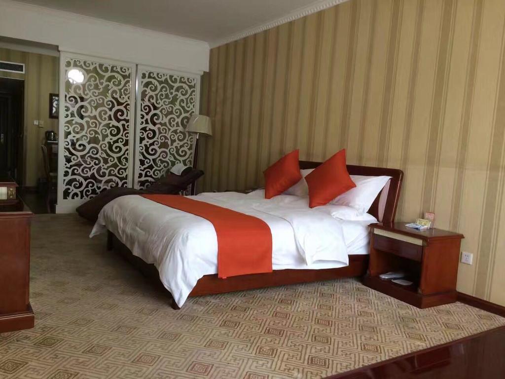 Suite,415156617:JPEG