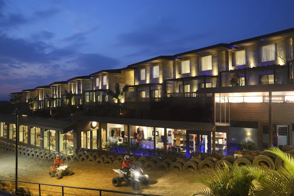 Della Adventure Resort Twin Bed with 15-minute Pickleball Experience (subject to Availability) and Complimentary Access to Indore Gaming Zone,421899591:JPEG