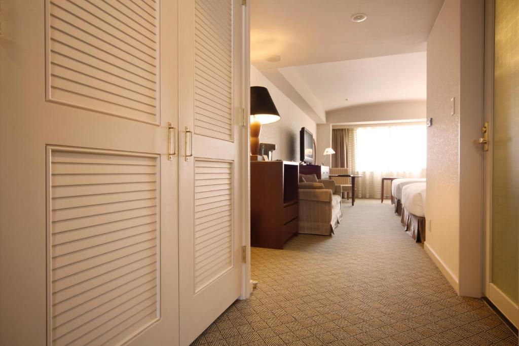 Twin Room with River View with Free access to Fitness Club - Non-Smoking