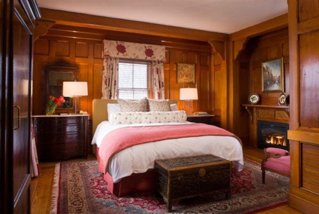 Deluxe King Room with Spa Bath
