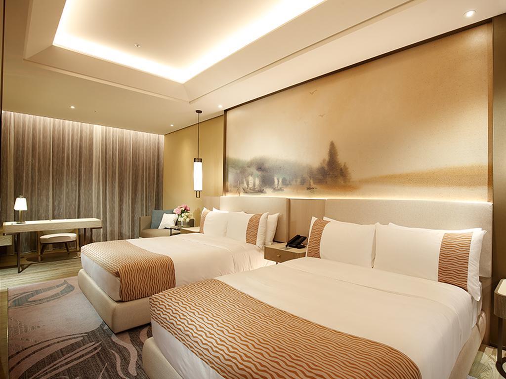 Elite Family Room