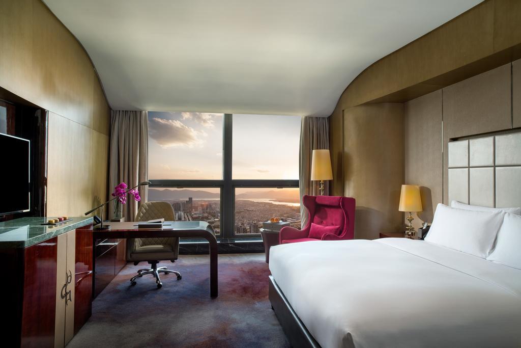 Luxury King Room with Lake View