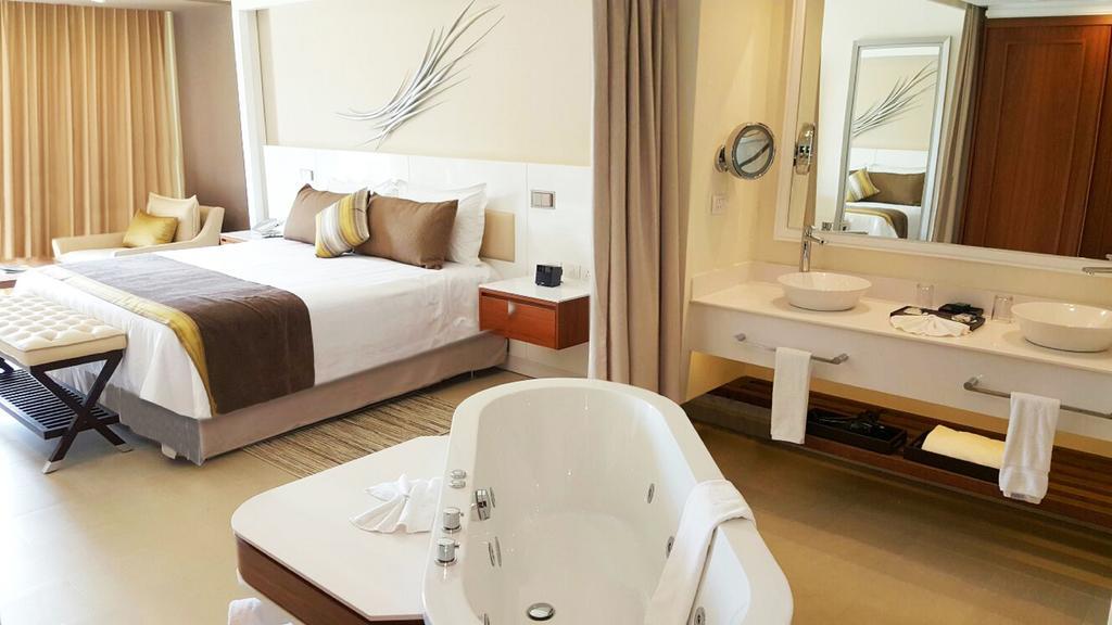 Suite Diamond Club Penthouse de Luxe 1 Chambre avec Terrasse et Jacuzzi - Vue sur Océan