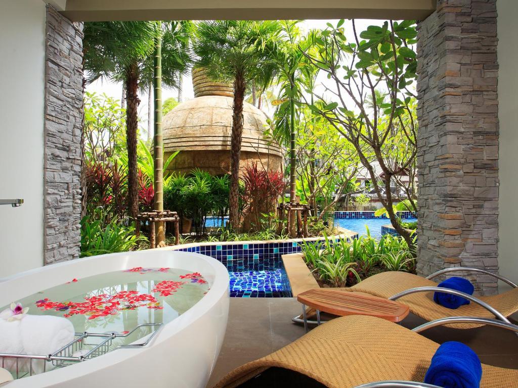 Suite pool access