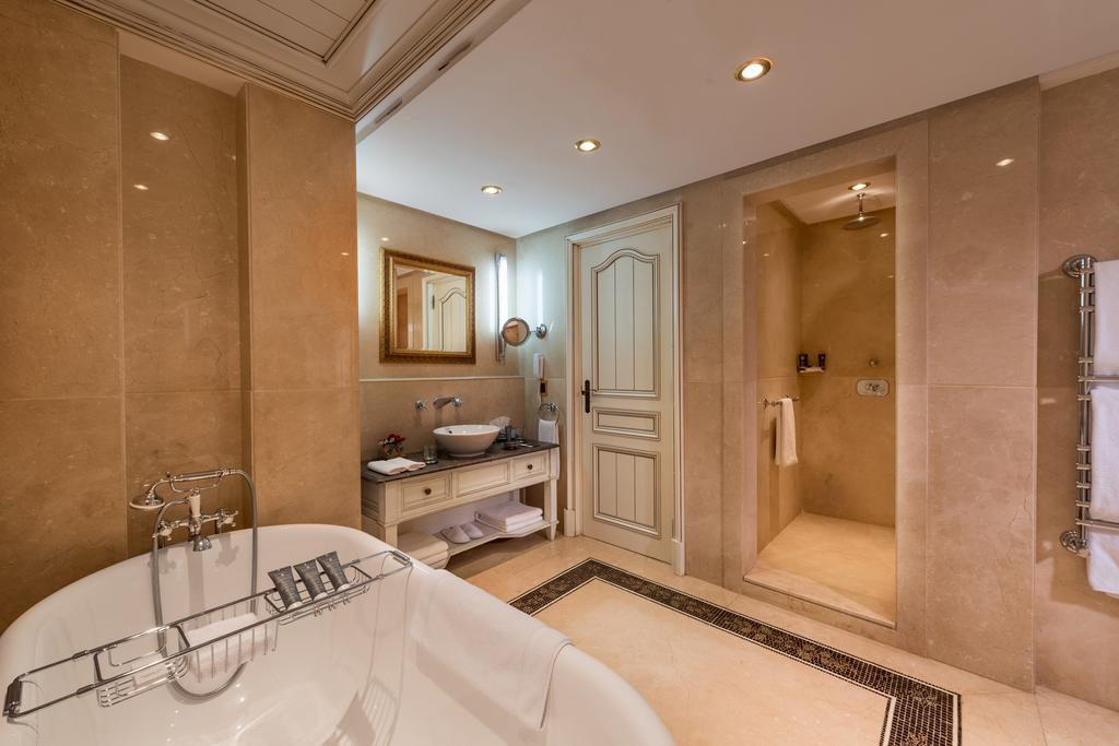Deluxe Suite -  Forest Side
