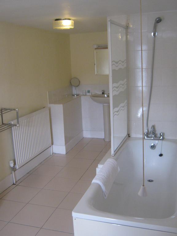 Honeymoon Suite,446733237:JPEG