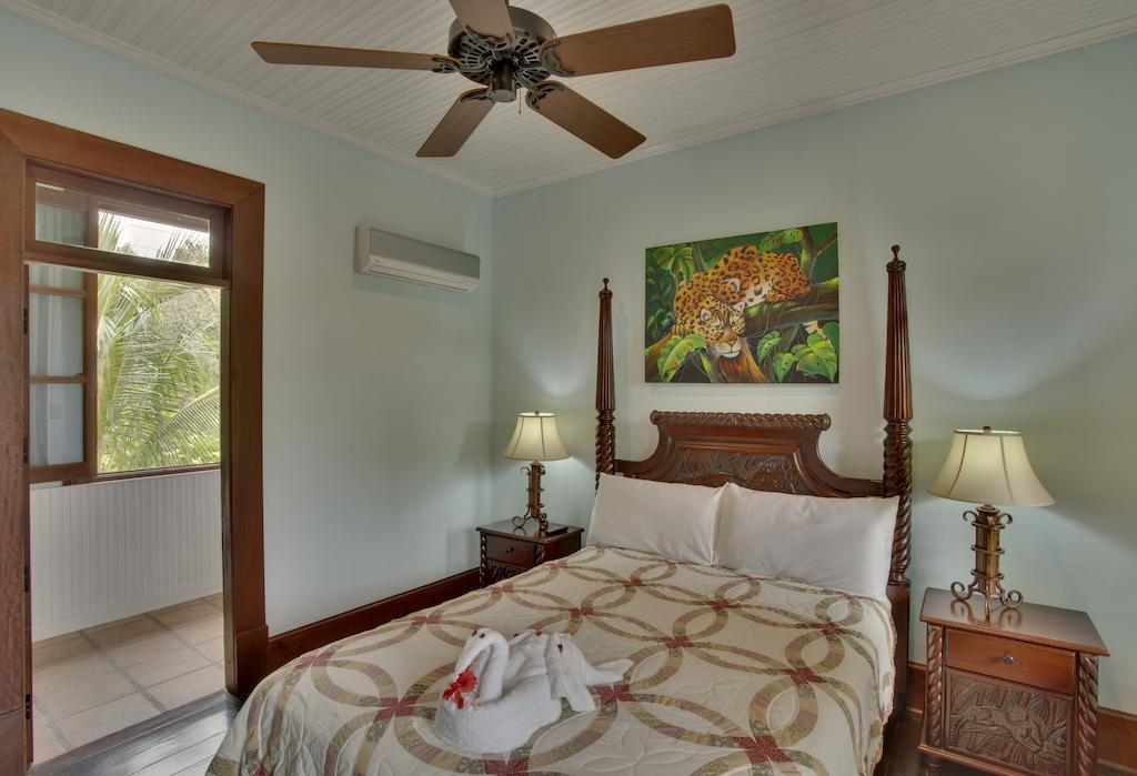 Luxury Queen Room,449792379:JPEG