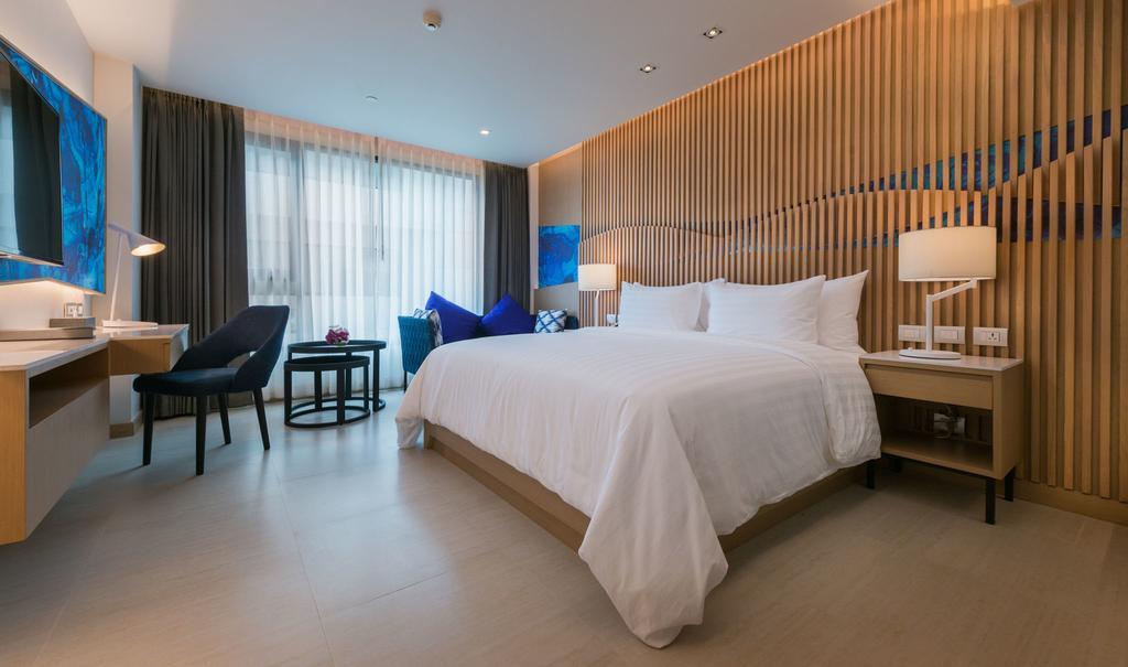 Deluxe Double Room with City View