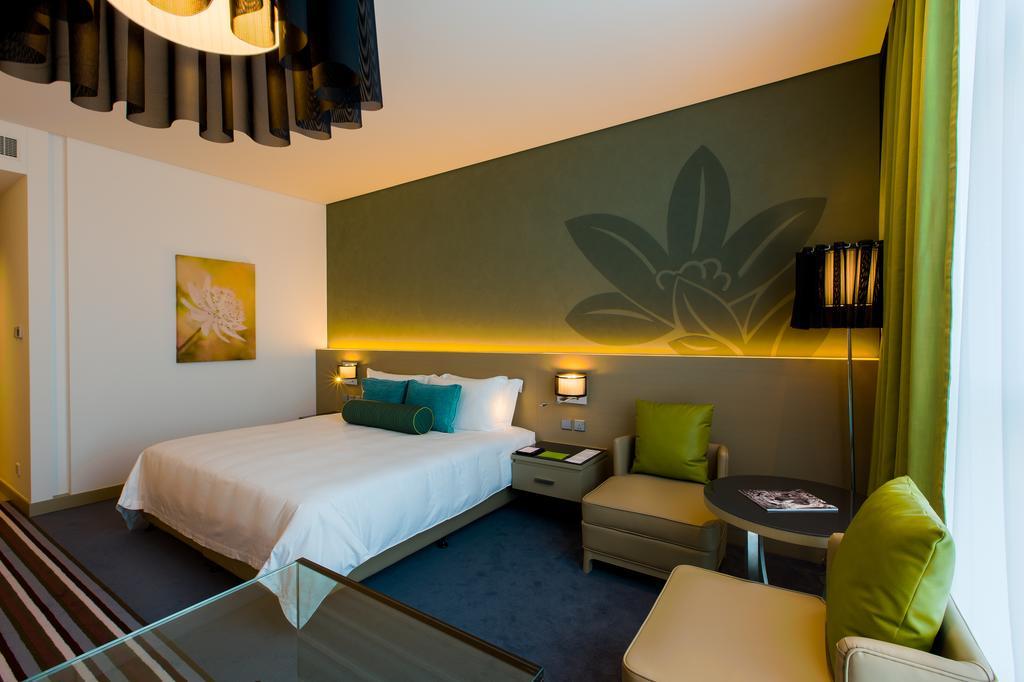 High Floor Room - King Bed