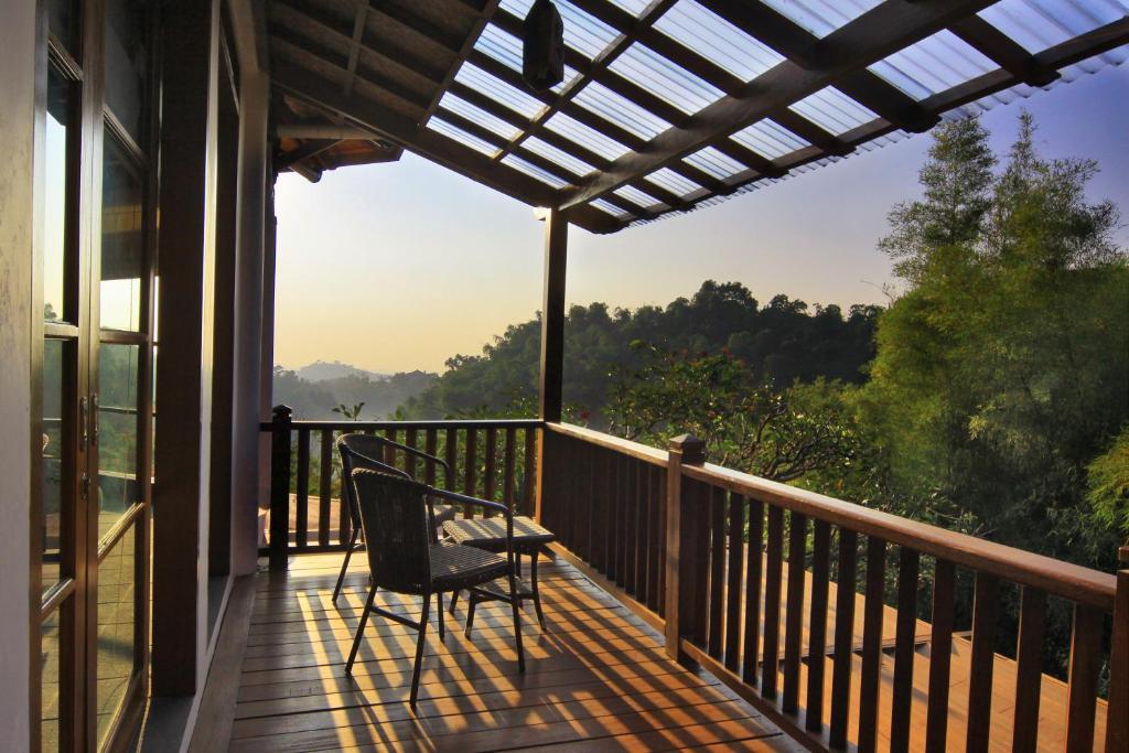 Suite with Valley View