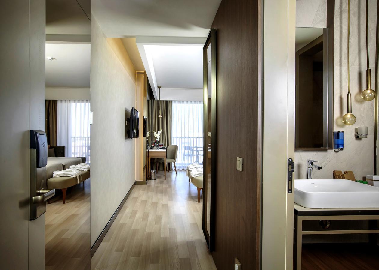 Standard Double or Twin Room Balcony