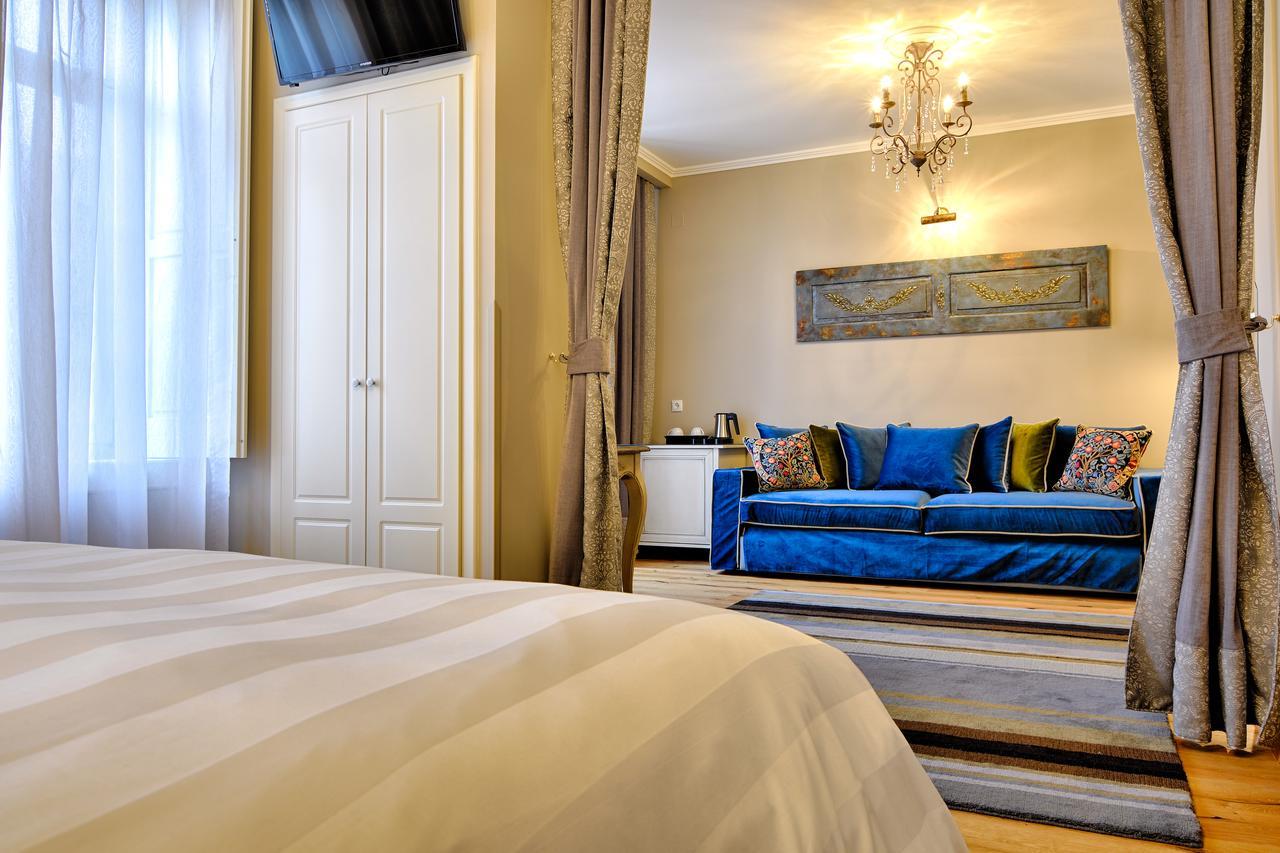 One-Bedroom Suite Sofa Bed