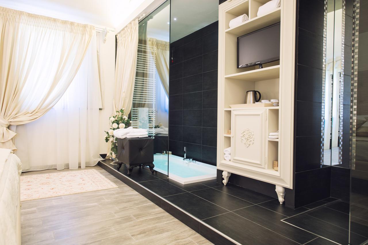 Deluxe Suite Spa Bath