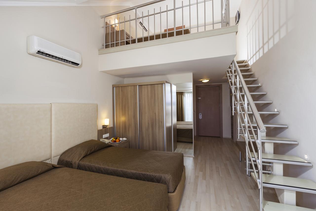 Family Room,958654564:JPEG