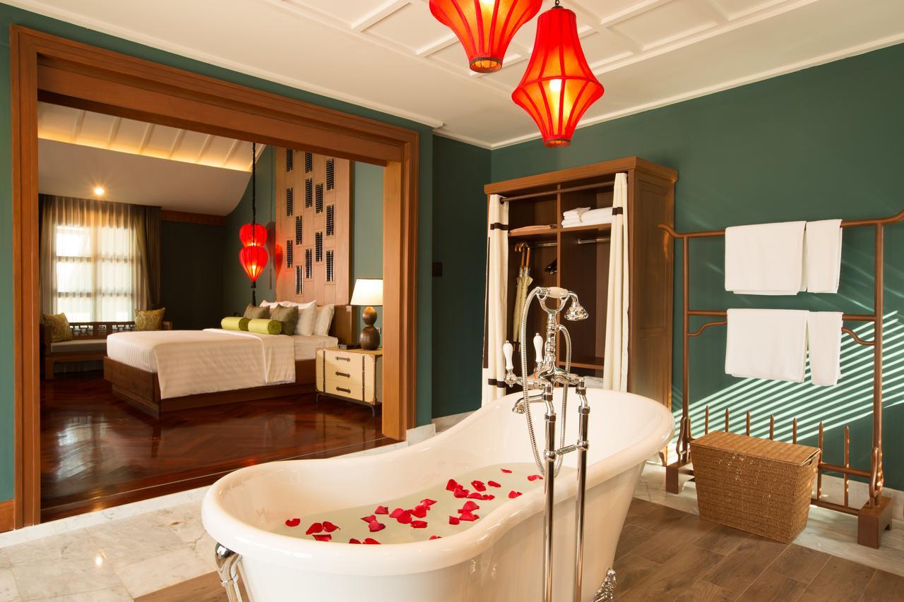 Riverfront Colonial Suite
