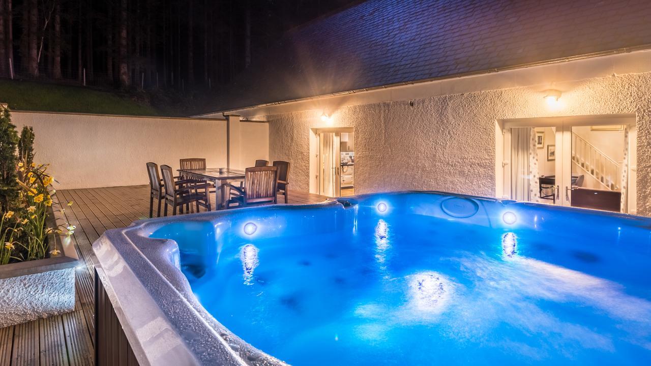 Deluxe Strathcona Lodge 12