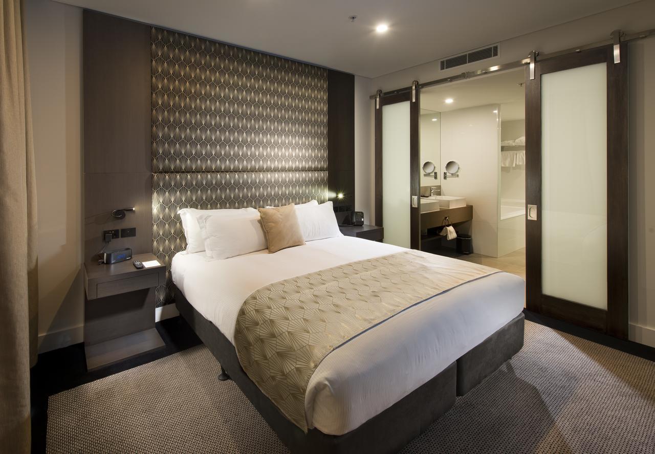 Junior King Suite with Lounge Access,663970152:JPEG