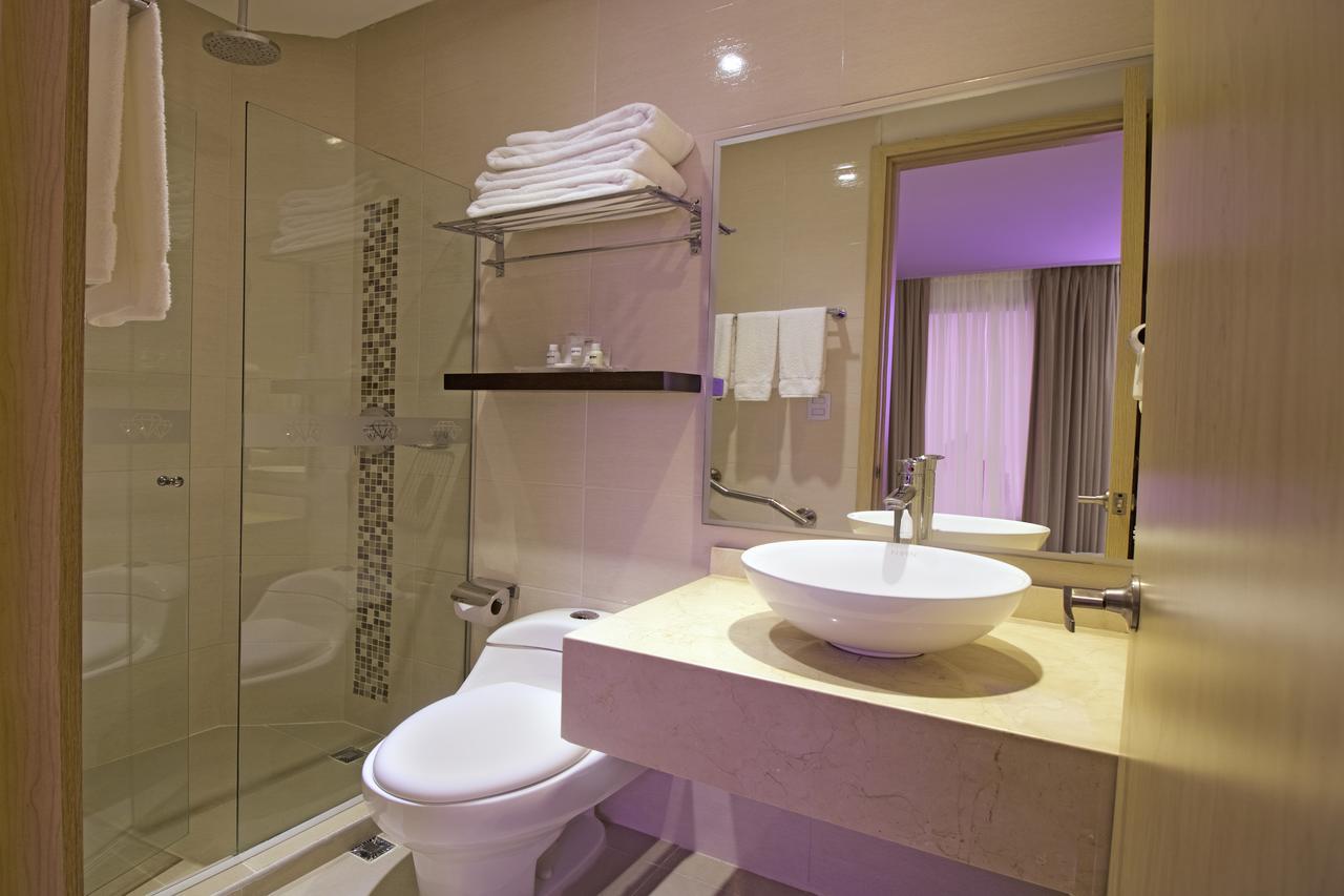 King Suite with City View - Non-Smoking